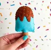 Sevimli Çikolata Soslu Mavi Çubuk Dondurma Keçe Oyuncak